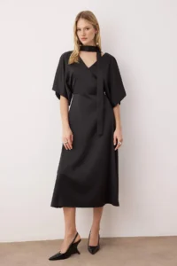TRENDYOLMİLLA Black Plain with scarf V-neck Midi Weaving Dress