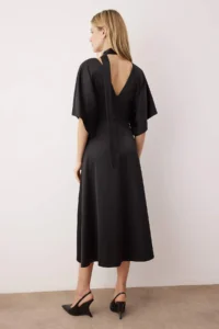 TRENDYOLMİLLA Black Plain with scarf V-neck Midi Weaving Dress - Image 4
