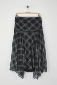 TRENDYOLMİLLA Multicolored Plaid Printed skater Asymmetric Skirt Flexible Knitting Skirt with Tip Detail - Image 10