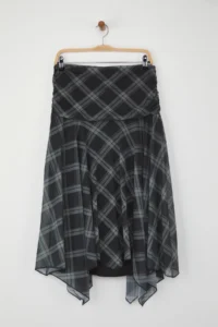 TRENDYOLMİLLA Multicolored Plaid Printed skater Asymmetric Skirt Flexible Knitting Skirt with Tip Detail - Image 9