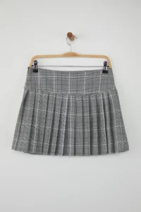 TRENDYOLMiLLA Teen Gray Checkered Leather Belt Detailed Pleated Mini Skirt - Image 5