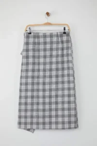 TRENDYOLMİLLA Special Collection Black Checkered Midi Skirt with Belt Detail - Image 7