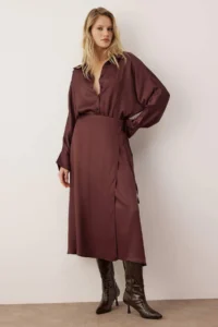 TRENDYOLMİLLA Body Selecting Brown Double breasted Binding Detailed Weaving Satin Midi Skirt - Image 2