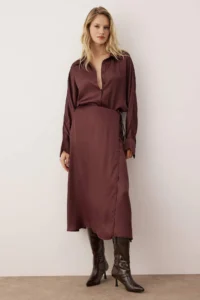 TRENDYOLMİLLA Body Selecting Brown Double breasted Binding Detailed Weaving Satin Midi Skirt - Image 4