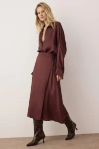TRENDYOLMİLLA Body Selecting Brown Double breasted Binding Detailed Weaving Satin Midi Skirt - Image 5