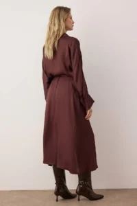 TRENDYOLMİLLA Body Selecting Brown Double breasted Binding Detailed Weaving Satin Midi Skirt - Image 7