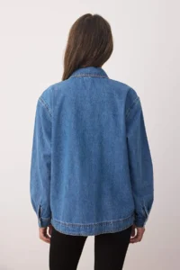 TRENDYOLMİLLA Mavi Zipper Detailed Denim Shirt - Image 4
