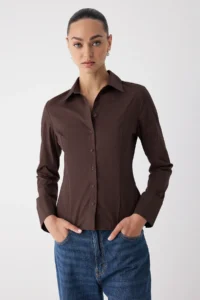 TRENDYOLMİLLA Wardrobe Essentials Dark Brown Hafif Bele Oturan Cotton Weaving Shirt - Image 2