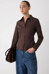 TRENDYOLMİLLA Wardrobe Essentials Dark Brown Hafif Bele Oturan Cotton Weaving Shirt - Image 3