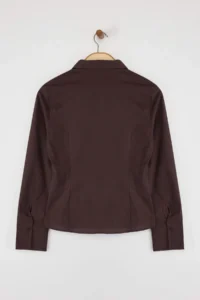 TRENDYOLMİLLA Wardrobe Essentials Dark Brown Hafif Bele Oturan Cotton Weaving Shirt - Image 6