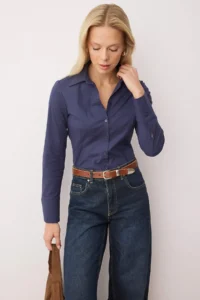 TRENDYOLMİLLA Wardrobe Essentials Navy Blue Hafif Bele Oturan Cotton Weaving Shirt
