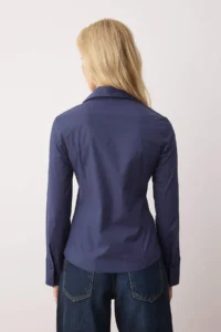 TRENDYOLMİLLA Wardrobe Essentials Navy Blue Hafif Bele Oturan Cotton Weaving Shirt - Image 4