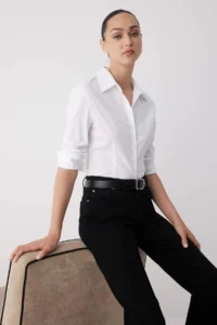 TRENDYOLMİLLA Wardrobe Essentials White Hafif Bele Oturan Cotton Weaving Shirt - Image 2