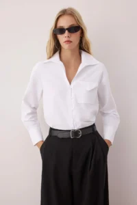 TRENDYOLMİLLA White Pocket Detail Buttoned Shirt