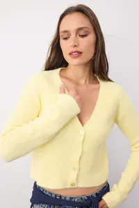 TRENDYOLMİLLA Wardrobe Essentials Yellow Crop Button Detailed Soft textured V-neck Woolly Knitwear Cardigan