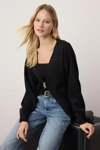 TRENDYOLMİLLA Black Button Detailed Wide Pattern V-neck Knitwear Cardigan-Blouse Set