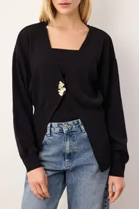 TRENDYOLMİLLA Black Button Detailed Wide Pattern V-neck Knitwear Cardigan-Blouse Set - Image 4