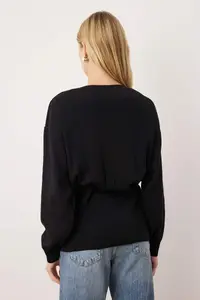 TRENDYOLMİLLA Black Button Detailed Wide Pattern V-neck Knitwear Cardigan-Blouse Set - Image 5