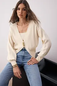 TRENDYOLMİLLA Ecru Button Detailed 2 Sets Viral Knitwear Cardigan-Blouse Set - Image 2