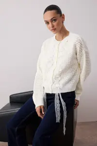 TRENDYOLMİLLA Ecru Crop Wide Pattern Hair Knitting Lace Garnished Detailed Soft Textured Knitwear Cardigan - Image 2