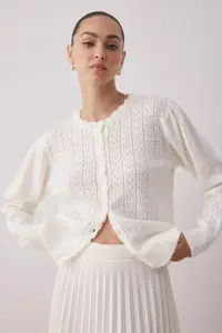 TRENDYOLMİLLA Ecru Soft textured Cellular Knitwear Cardigan