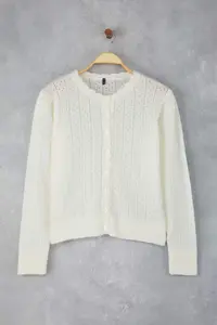 TRENDYOLMİLLA Ecru Soft textured Cellular Knitwear Cardigan - Image 5