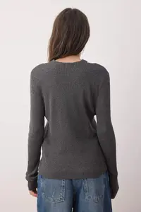 TRENDYOLMİLLA Anthracite V-neck Mercerized Look Knitwear Cardigan-Blouse Set - Image 5