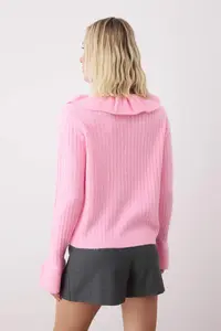 TRENDYOLMİLLA Pink Button and Ruffle Detailed V-neck Soft textured Knitwear Cardigan - Image 4