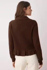 TRENDYOLMİLLA Brown Crop V-neck Soft textured with flywheel Knitwear Cardigan - Image 4