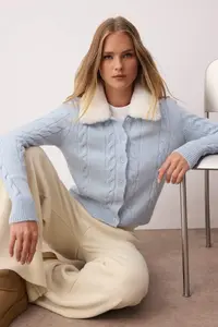 TRENDYOLMİLLA Mavi Crop/Short Fur Collared Hair Knitting Knitwear Cardigan