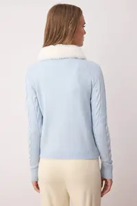 TRENDYOLMİLLA Mavi Crop/Short Fur Collared Hair Knitting Knitwear Cardigan - Image 4