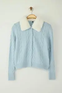 TRENDYOLMİLLA Mavi Crop/Short Fur Collared Hair Knitting Knitwear Cardigan - Image 5