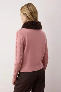 TRENDYOLMİLLA Pink Crop Fur Detailed Fitted/Bodysuit hugging Knitwear Cardigan - Image 4