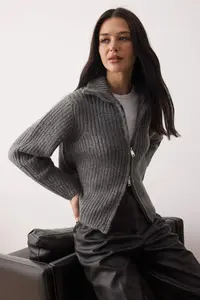 TRENDYOLMİLLA Wardrobe Essentials Anthracite Zippered Soft textured Wide Pattern Knitwear Cardigan|