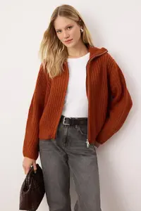 TRENDYOLMİLLA Wardrobe Essentials Brick Red Zippered Soft textured Wide Pattern Knitwear Cardigan|
