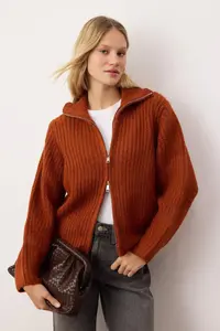 TRENDYOLMİLLA Wardrobe Essentials Brick Red Zippered Soft textured Wide Pattern Knitwear Cardigan| - Image 2