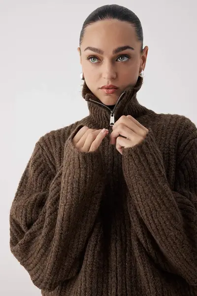 TRENDYOLMİLLA Wardrobe Essentials Brown Zippered Soft textured Wide Pattern Knitwear Cardigan|