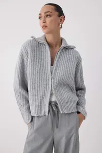 TRENDYOLMİLLA Wardrobe Essentials Gray Zippered Soft textured Wide Pattern Knitwear Cardigan| - Image 2