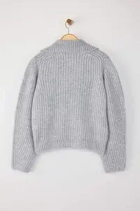 TRENDYOLMİLLA Wardrobe Essentials Gray Zippered Soft textured Wide Pattern Knitwear Cardigan| - Image 6