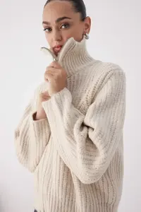 TRENDYOLMİLLA Wardrobe Essentials Stone Zippered Soft textured Wide Pattern Knitwear Cardigan|