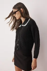 TRENDYOLMİLLA Black Collar Lace Garnished Hair Knitting Polo Shirt Collar Knitwear Cardigan - Image 2