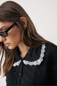TRENDYOLMİLLA Black Collar Lace Garnished Hair Knitting Polo Shirt Collar Knitwear Cardigan - Image 3