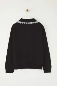 TRENDYOLMİLLA Black Collar Lace Garnished Hair Knitting Polo Shirt Collar Knitwear Cardigan - Image 7