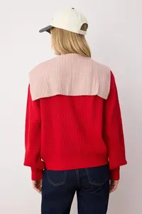 TRENDYOLMİLLA Red Color Blocked Turn-down Collar Soft textured Knitwear Cardigan - Image 4