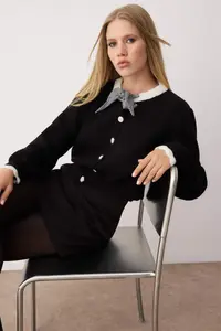 TRENDYOLMİLLA Black Premium/Special Yarn Color Blocked Crop Collar Shirt Garnished Detailed Knitwear Cardigan - Image 2