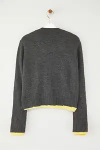 TRENDYOLMİLLA Gray Crop Color Blocked V-neck Soft textured Knitwear Cardigan - Image 7