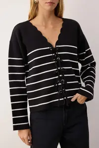 TRENDYOLMİLLA Black Striped V-neck Ribbon Binding Detailed Premium Yarn/Special Yarn Knitwear Cardigan - Image 3