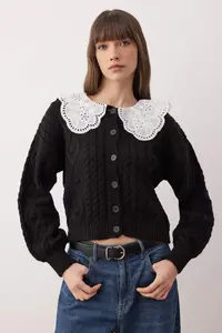 TRENDYOLMİLLA Black Soft textured Garni Detailed Knitwear Cardigan