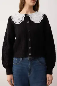TRENDYOLMİLLA Black Soft textured Garni Detailed Knitwear Cardigan - Image 3