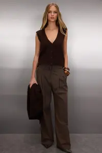 TRENDYOLMİLLA Brown 2 Sets V-neck Wide Pattern Soft textured Cardigan-Vest Knitwear Cardigan - Image 2